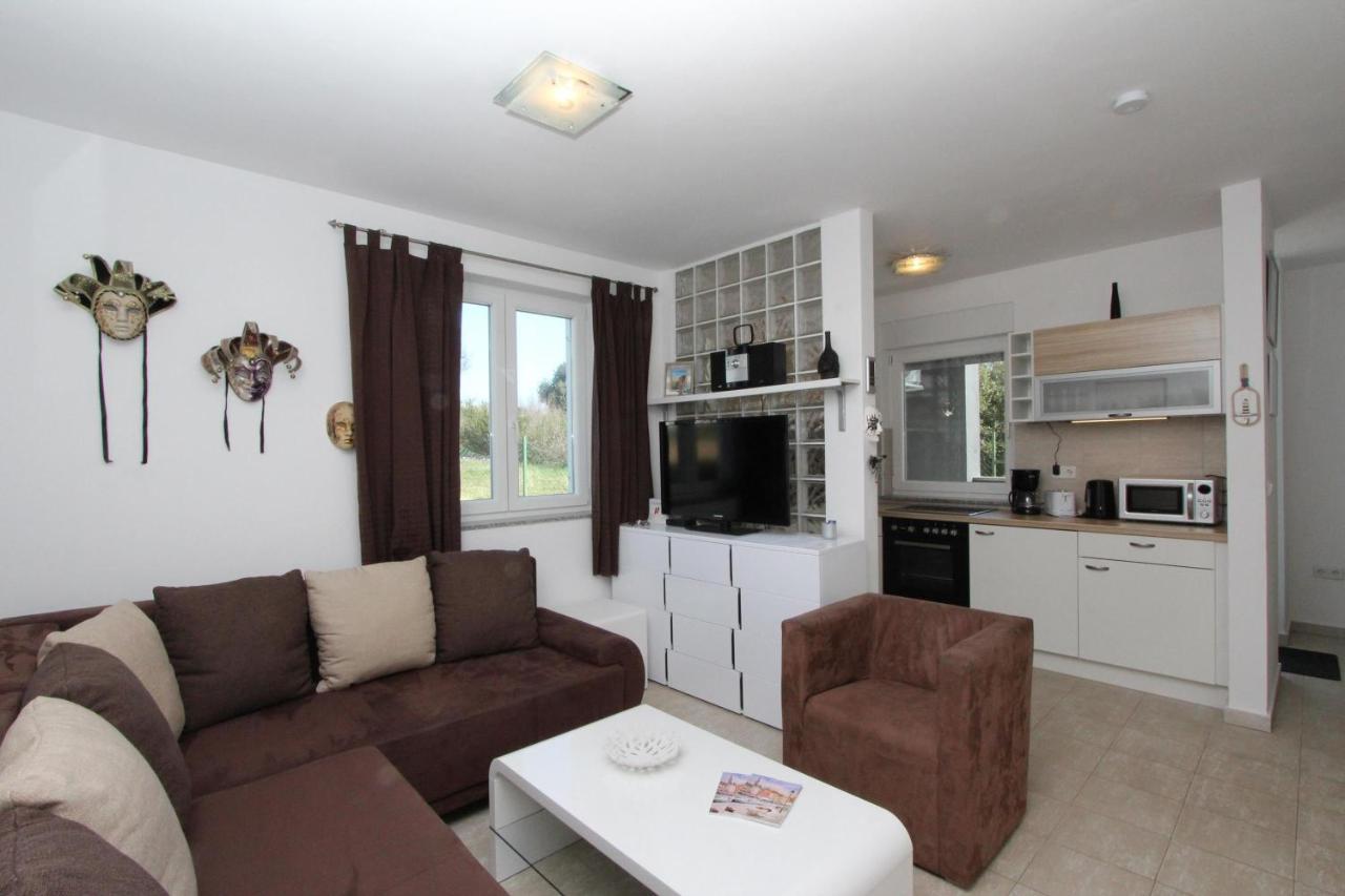 Apartment Adi روفينج المظهر الخارجي الصورة
