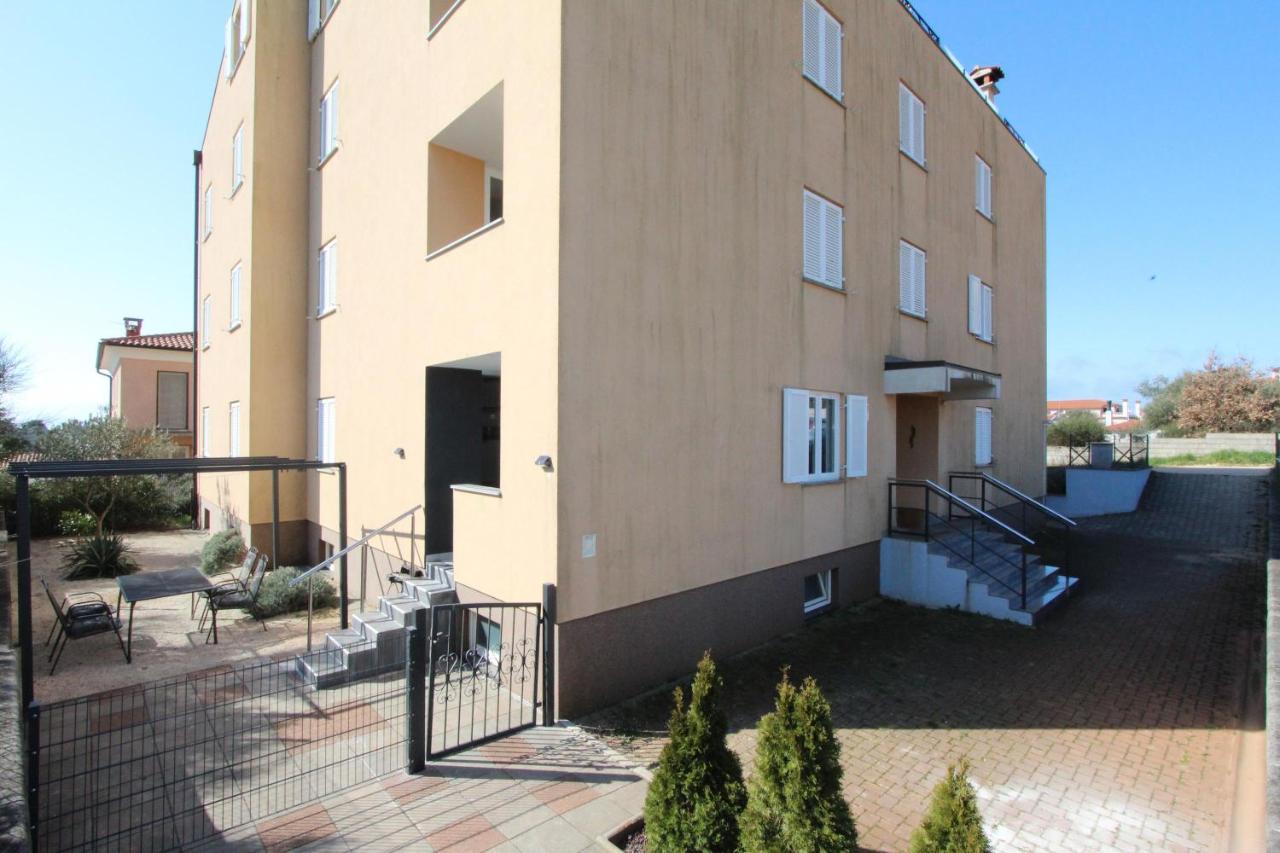 Apartment Adi روفينج المظهر الخارجي الصورة