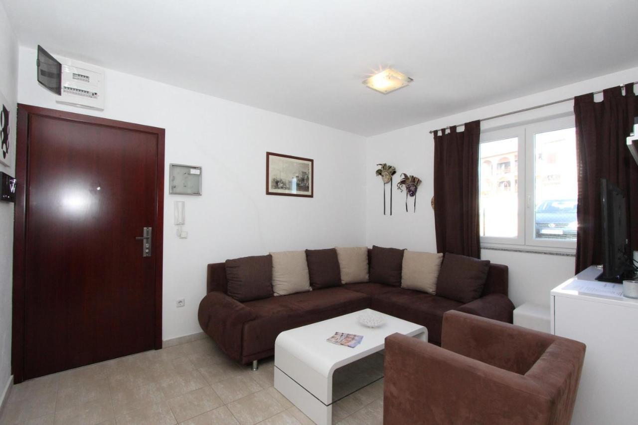 Apartment Adi روفينج المظهر الخارجي الصورة