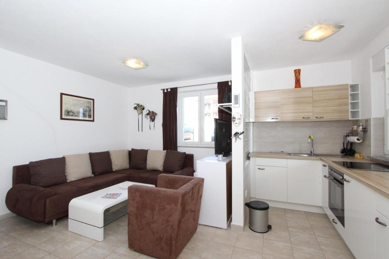 Apartment Adi روفينج المظهر الخارجي الصورة