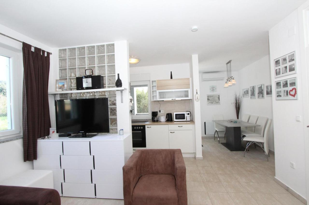 Apartment Adi روفينج المظهر الخارجي الصورة