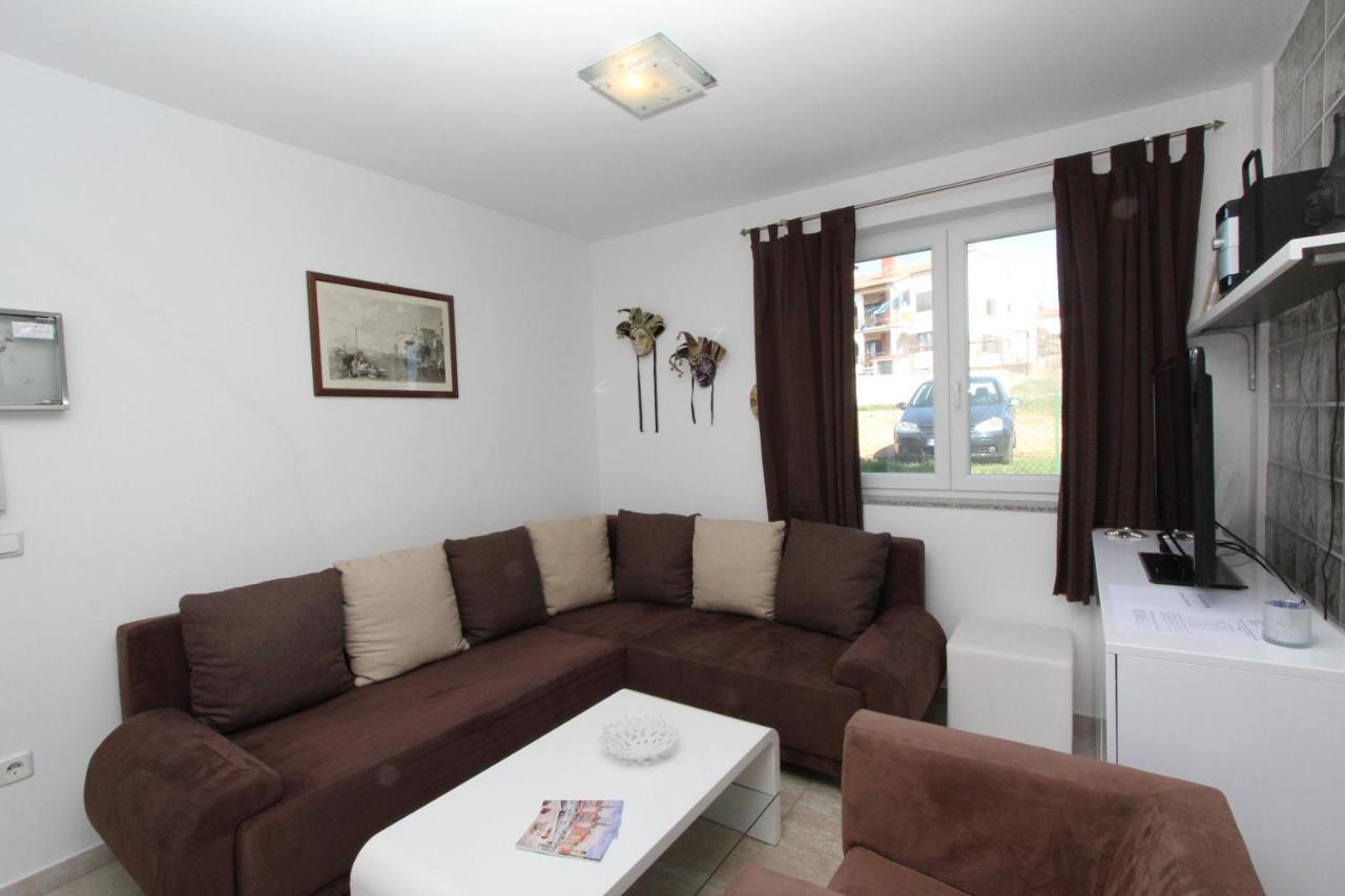 Apartment Adi روفينج المظهر الخارجي الصورة