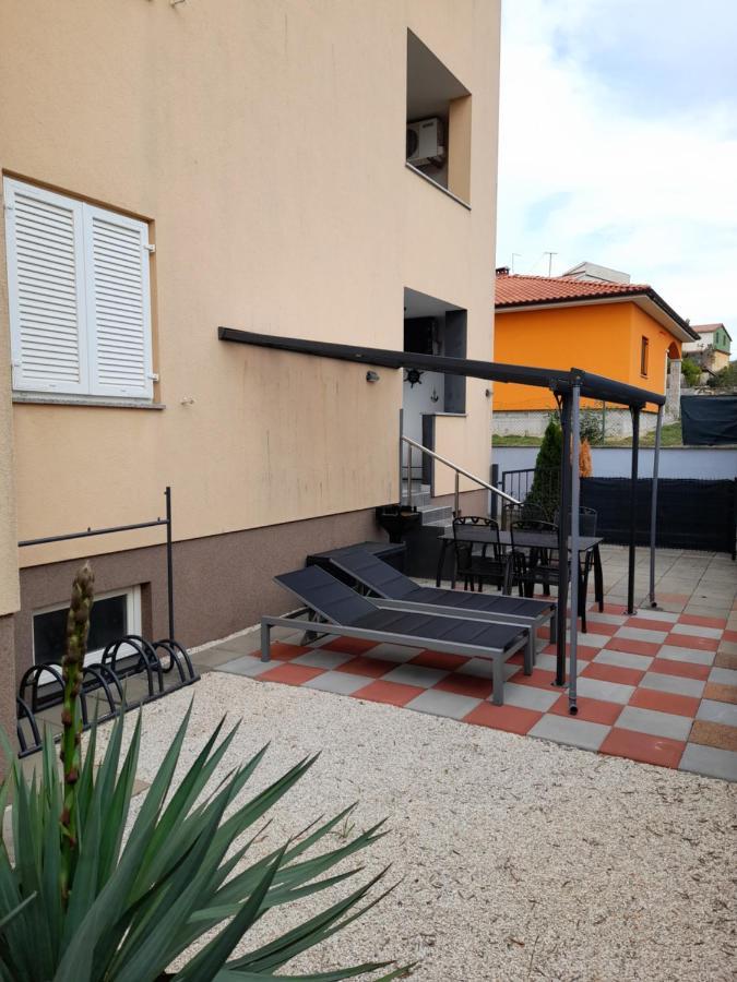 Apartment Adi روفينج المظهر الخارجي الصورة