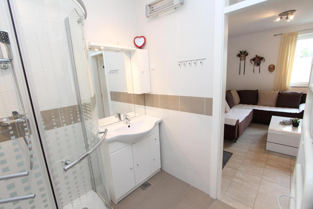 Apartment Adi روفينج المظهر الخارجي الصورة